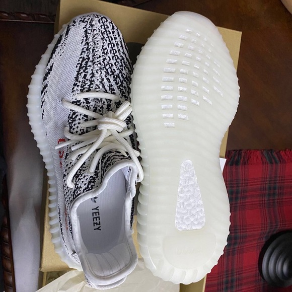 Yeezy 350 zebra brand new size 7 + receipt - Picture 2 of 3